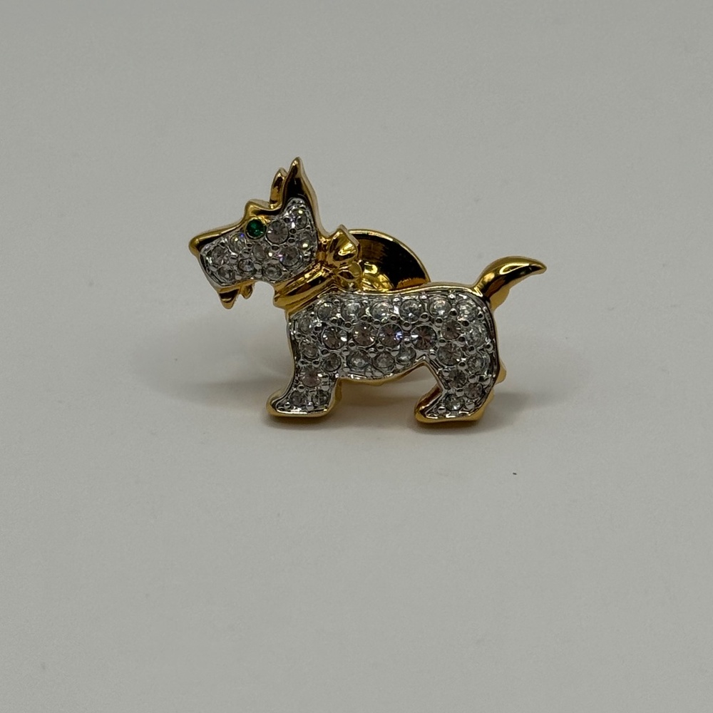 Swarovski crystal encrusted Terrier dog pin. Vintage Scotty dog brooch.